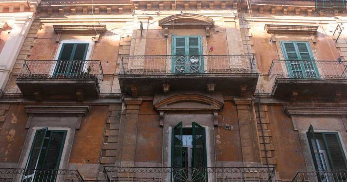 Bari, bellezza e abbandono: viaggio tra i palazzi di inizio secolo del rione Libert�